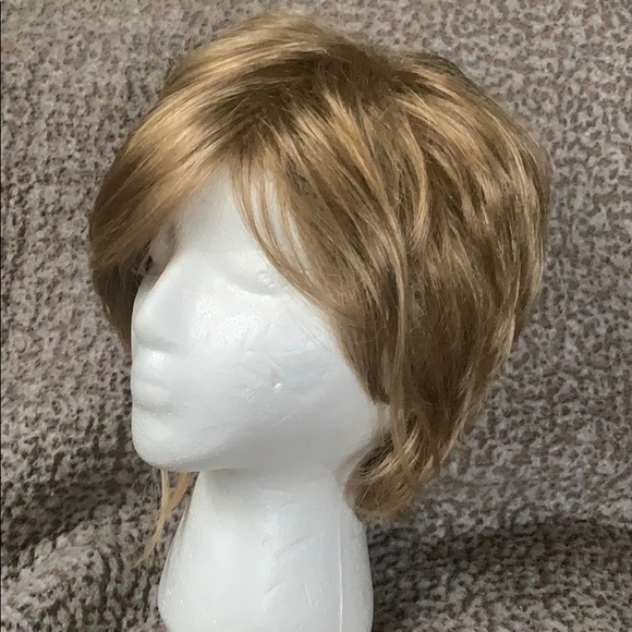 New unworn synthetic wig. Short sassy style. - Picture 4 of 5